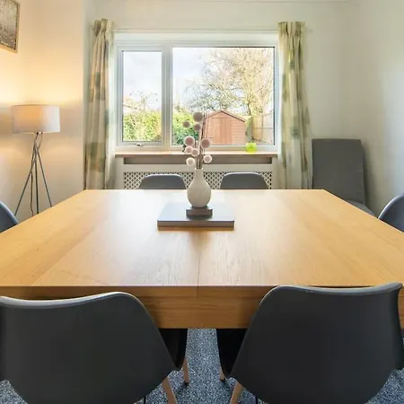Holiday home Stunning 4 Bedroom House At York With Free Parking