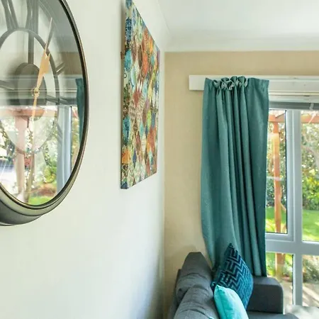 Stunning 4 Bedroom House At York With Free Parking Holiday home