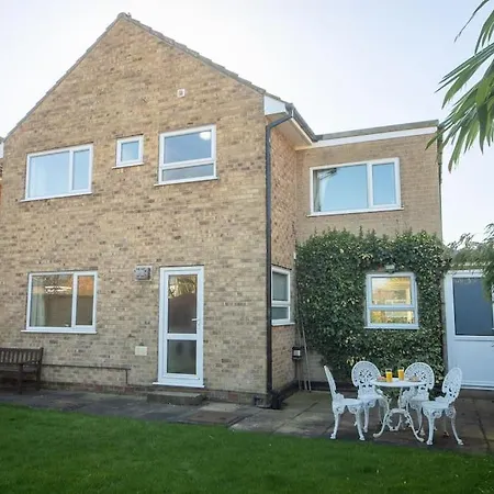 Stunning 4 Bedroom House At York With Free Parking