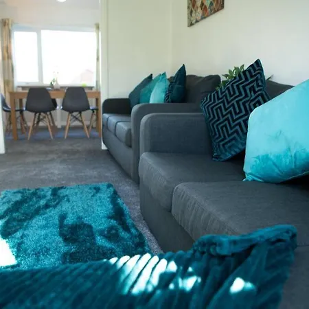 Stunning 4 Bedroom House At York With Free Parking Vakantiehuis *