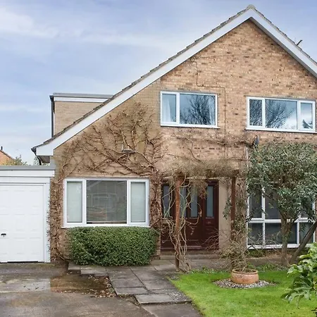 Stunning 4 Bedroom House At York With Free Parking Stockton-on-the-Forest
