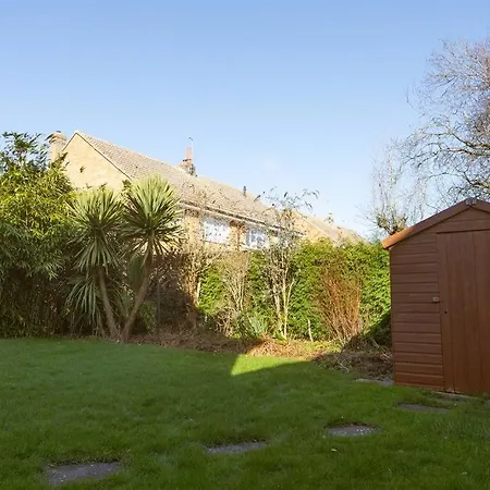Stunning 4 Bedroom House At York With Free Parking