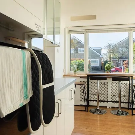 Stunning 4 Bedroom House At York With Free Parking *